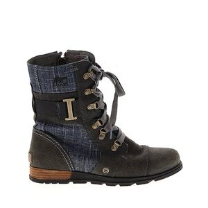 Sorel women’s boots size 8